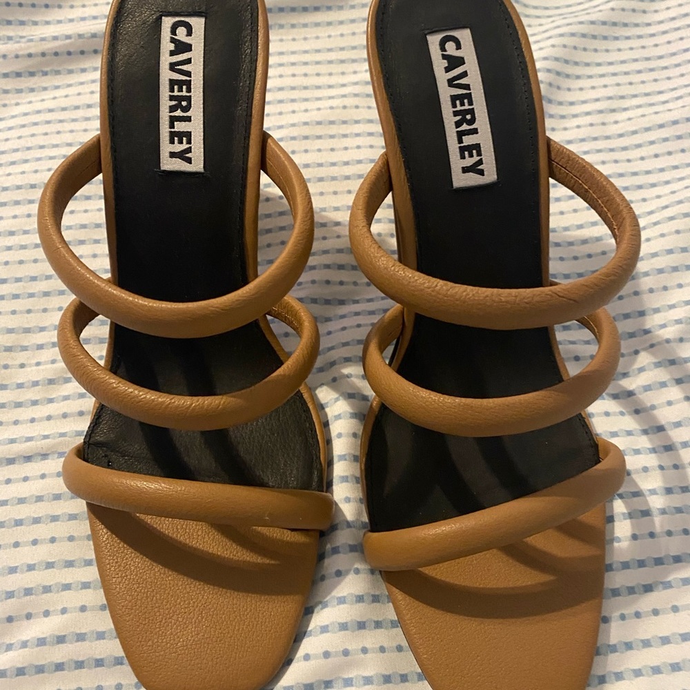 NWOT Caverly Strappy Heels - 40